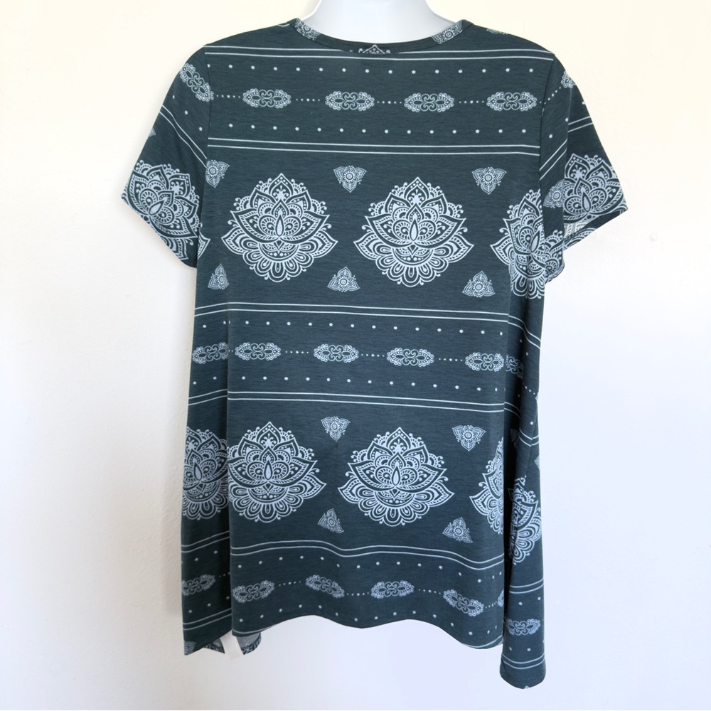 LULAROE Melissa Tunic Top 3XL Short Sleeve Relaxed Fit SHARKBITE Hem MANDALAS - Picture 8 of 10